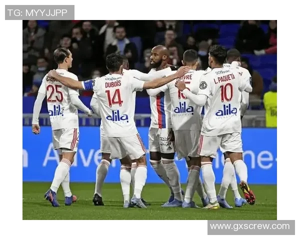 欧联杯精彩对决拜仁逆转里昂收获胜利引发全场热烈反响